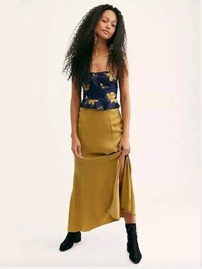 FREE PEOPLE ON THE TOWN TOP & SKIRT SET with tags Size 4